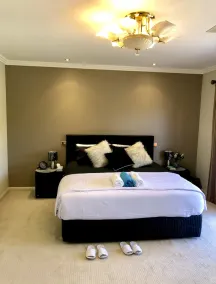 In the Hunter Valley and need a place to stay for a big group? Look no further - Image 4