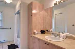 The Golf & Mountain View Retreat by Instant Suites - Image 3