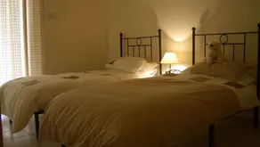 Herrliche Erdgeschosswohnung neben großem Pool, freiem Internet & Meerblick - Image 4