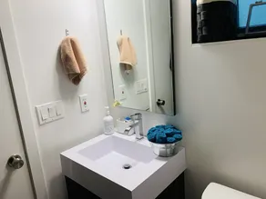 2 bedroom Suite, 5 minutes to Deep Cove - Image 3