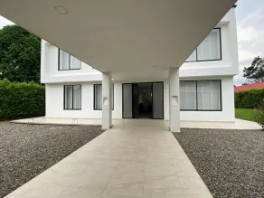 Villa with large natural spaces 10 minutes from Villavicencio. - Image 3