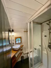 Wooden caravan, unusual accommodation for 2 - Image 4