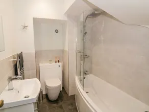 IVY BANK, pet friendly, luxury holiday cottage in Thornhill - Image 4