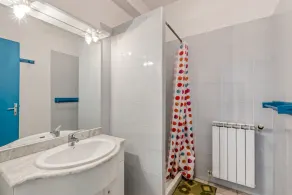 Flat in a Beautiful Building With Pool - Image 2