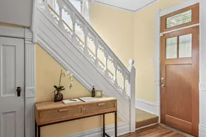 Charming 5-BR, 8 mins to ND, in Museum District - Image 2