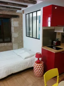 Studio *** dans la tour Duguesclin, au coeur de la cité médiévale - Image 5