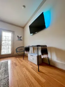 Elegant Apt w/ Free Parking Ideal For Long Stays! - Image 3