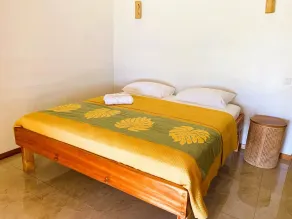 *PRIVATE BEACH, waterfront bungalow-A/C - 4 pers - Image 4