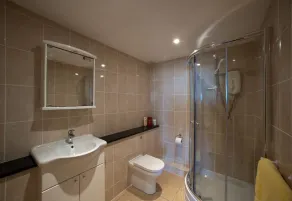 Location-Location-Location! - Spacious 2 Bed Apt with Sea & Country Views - Image 2