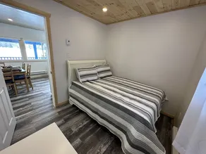 Charming 2-bedroom cottage by the water - Image 2