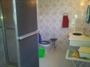 Excellent neighborhood with shops and amenities. Swimming pool and barbecue area. Pets allowed. - Image 3