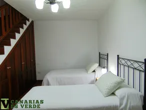 Stort hus på en gård mellan banan och avokado träd - Image 4