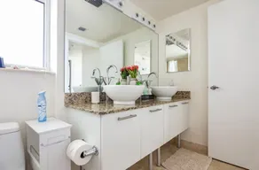 Brickell River LOFT / parking & 12 min to South Beach - Image 5