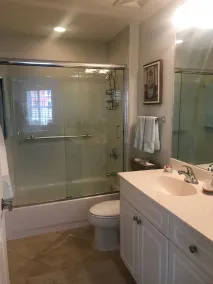 Bayfront Condo near 5th Ave, short walk to the beach! - Image 5