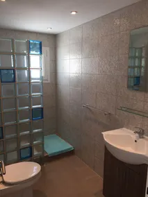Villa moderna y encantadora, gran piscina privada, vistas al mar, 5 minutos de Coral Bay y comodidades - Image 3