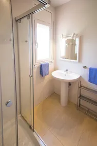 Catalunya Casas: Färgglada Villa Mare upp till 12 gäster, bara 3. 5km till stranden! - Image 3