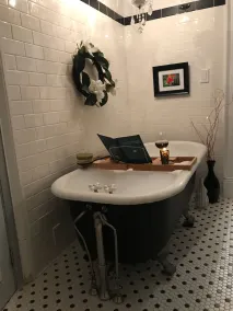 Enormous room in a Gorgeous Historic Mansion - Image 4