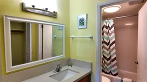 Royal Kuhio 1604 - Spacious Studio w/ Mountain City Views in Heart of Waikiki - Image 4