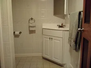 Grande belle chambre confortable au sous-sol fini. - Image 4