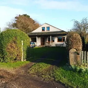 Quirky house created around a Victorian railway carriage, close to a quiet beach - Image 5
