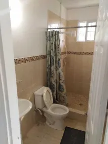 La maison est belle mais le meilleur est le lac pour faire de la pêche - Image 3