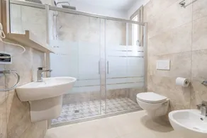 Roomsalentopalace - Image 2