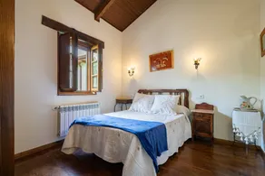 Holiday Home 'Maseda 1' with Mountain Views, Shared Terrace & Private Garden - Image 4