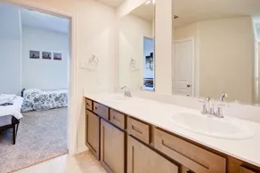 Luxurious Richmond Townhouse - 3 BR, Fenced Yard, Family-Friendly! - Image 3
