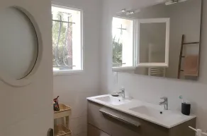 rolig villa nær strandene, havnen og golfbanen med en storslået have - Image 3