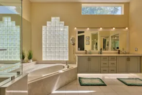 Executive 3-Bedroom Hangar Home within Spruce Creek Fly-In, live 24 hr security. - Image 2