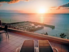 ROMANTISCHE RETREAT IN PRIME POSITION MIT atemberaubenden Blick auf CLIFFS, MARINA & MEER - Image 5