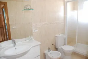 Townhouse com churrasqueira, lareira, lenha livre na praia de 1 ª linha e estacionamento - Image 2
