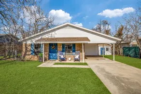 Quaint City of Justin STEPS away- 5 Min to raceway. Just remodeled  Dog friendly - Image 5