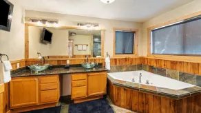 Lakefront Cabin on Blanchard Lake- 5 minutes to Downtown Whitefish - Image 5
