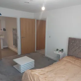 Ensuite Double Bedroom (live in landlord) - Image 2