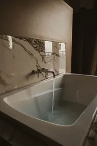 Luxury Hot Tub Suite Downtown Berlin 303 ADA - Image 5