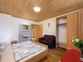 Spacious apartment with a balcony - Image 3