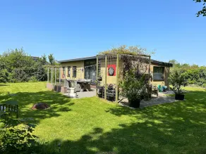 Beautiful Bungalow With Spacious Garden - Image 3