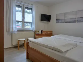 Beachfront 2-room apartment for 4 people, with beach chair - Image 3