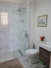 Bellissimo condominio con WiFi e balcone con vista piscina e giardino - Passi per la spiaggia - Image 2