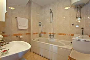 Villa com amplo jardim, piscina privada e vista maravilhosa de Sumartin, Brac - Image 2