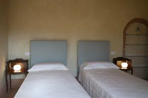 Elegante Casa di Campagna con Torretta e Piscina - Image 3
