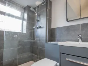 Newly refurbished apartment in city centre - Image 3