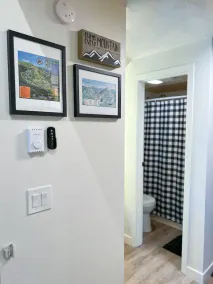 Family-Friendly Ski Condo • King Bed • Fireplace • Pool & Hot Tub • Garage +more - Image 5