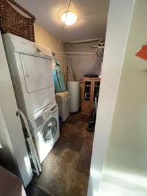 Pet friendly lane home, Mins away from mtns & waterfront city of North Vancouver - Image 2