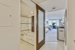 Fontainebleau Hotel Large Junior Suite - Image 4