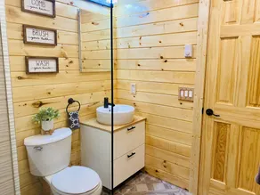 Hideout Home With 2 Minutes To Pool/ Beach and Ski Lift  - Image 4