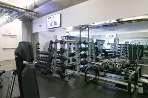 Upscale West Loop 1BR w/ W/D, Gym & Lounge, nr L, by Blueground - Image 4