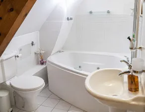 Little Red Rooster Rest and Spa - Image 5