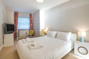 Apartamento Premier con una cama con vistas al mar y balcón. - Image 4